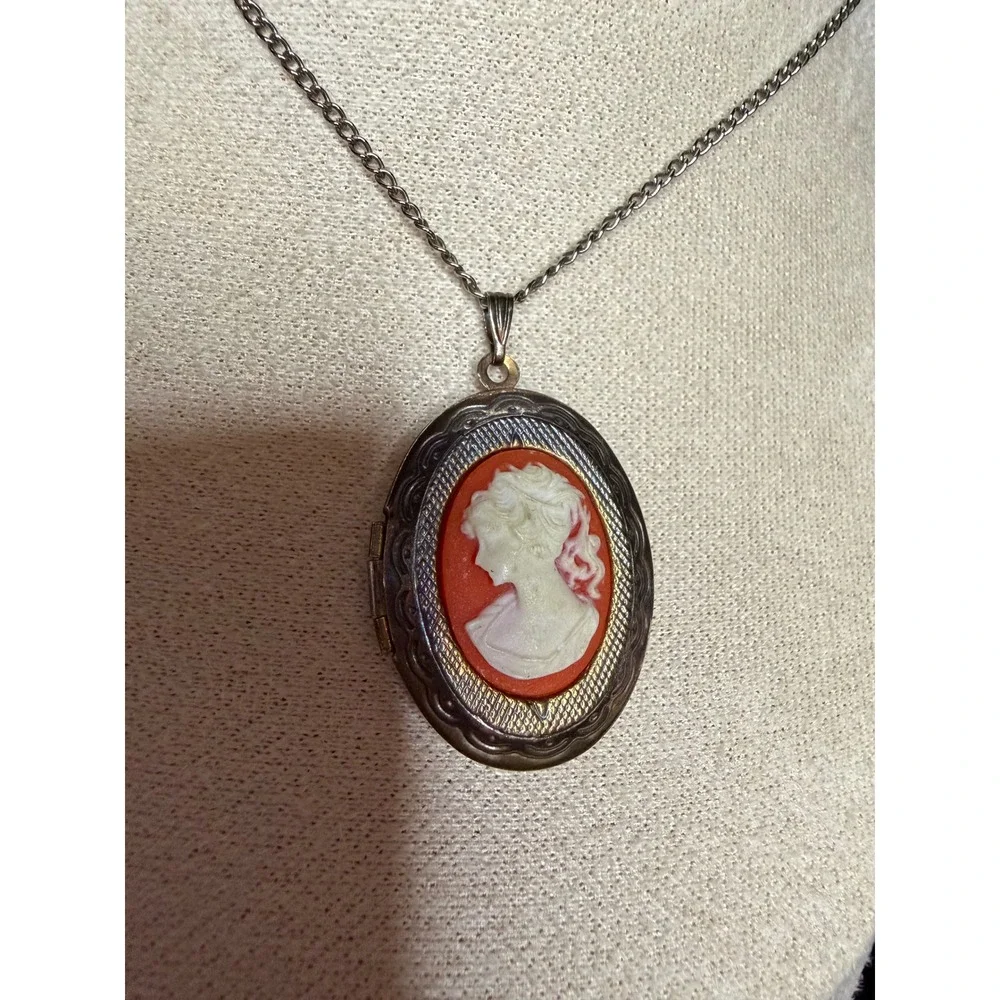 N/A vintage cameo